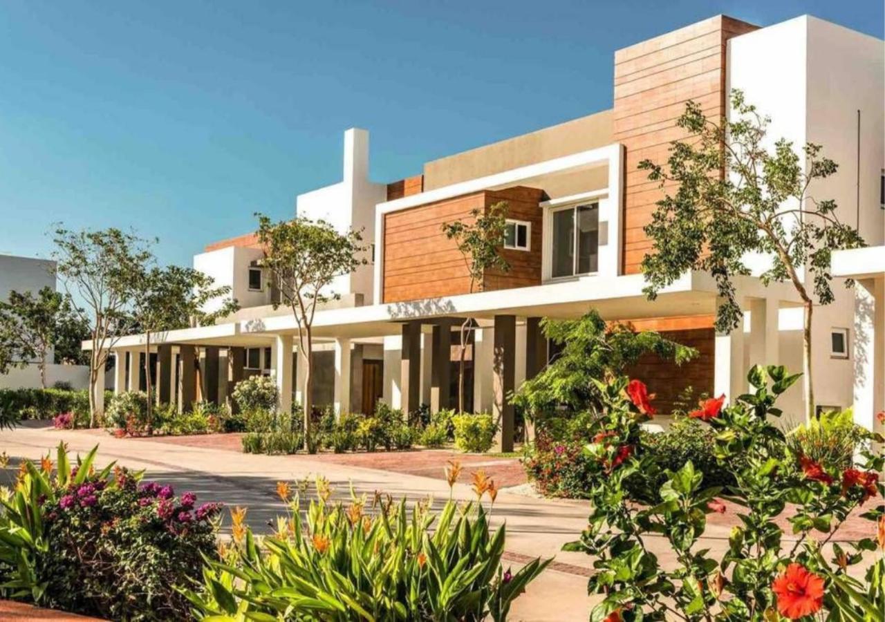 Modern House Surrounded By Nature Merida Bagian luar foto
